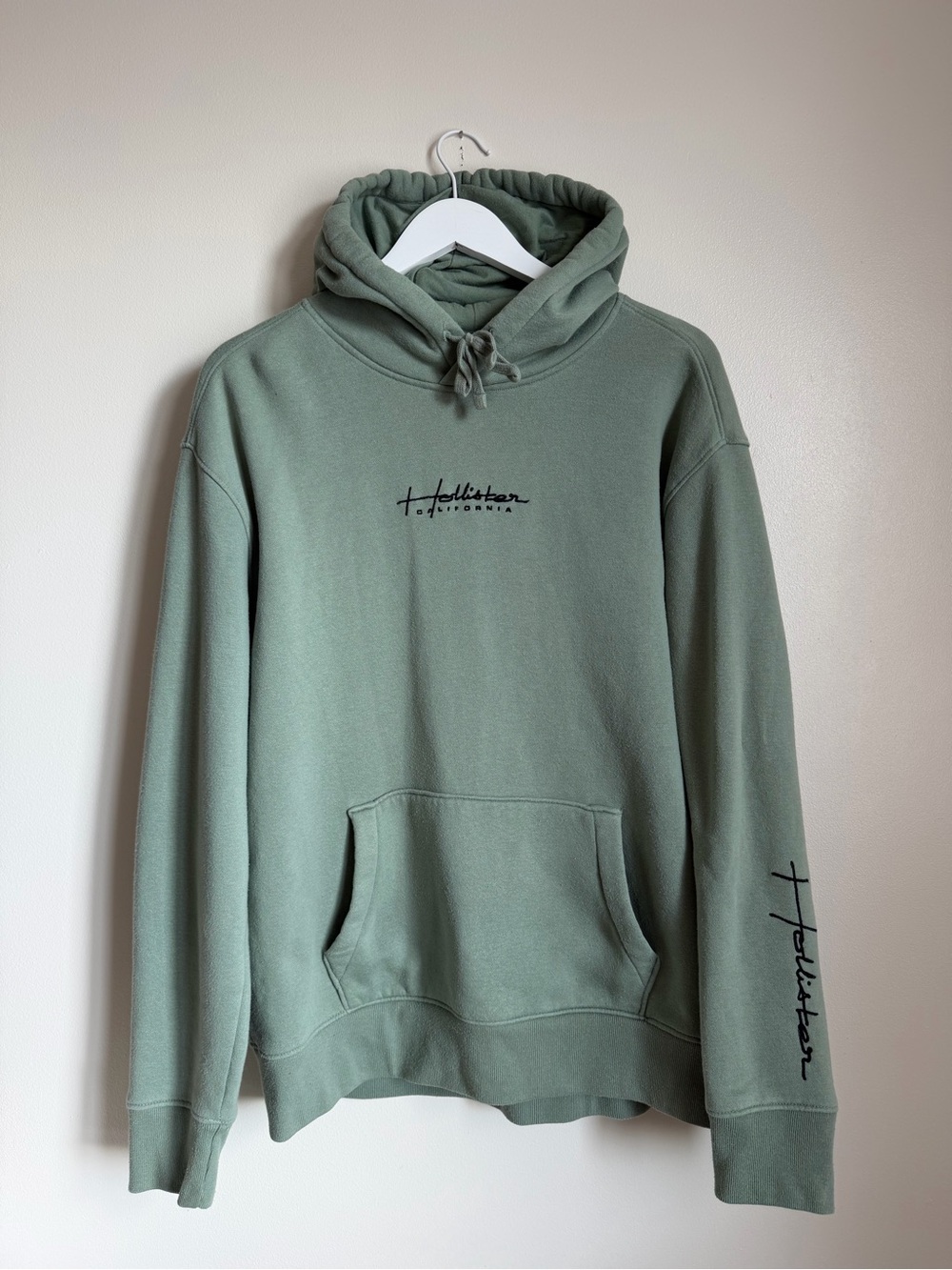 Hollister Men’s Sage Green Hooded Sweatshirt Must Have Collection Size XL